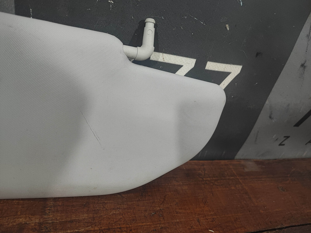 Козырек солнцезащитный левый LADA Vesta 15-нв Б/У Оригинал 8450008060