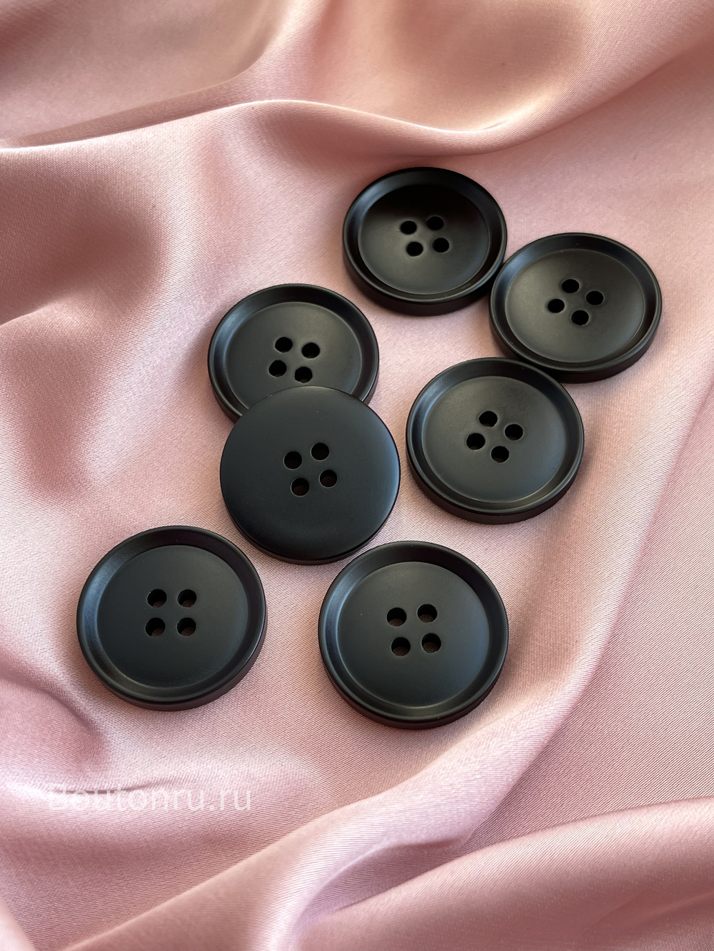 Пуговицы черные матовые на прокол с высоким бортиком