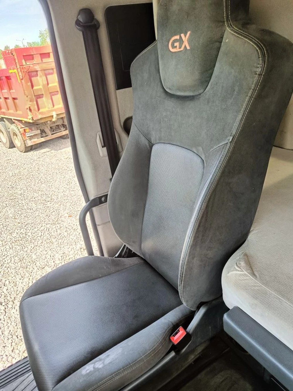 DongFeng DFH 4x2 Седельный тягач DFH4180 (Дизельный, 13,5 л, 518 л.с., АТ)