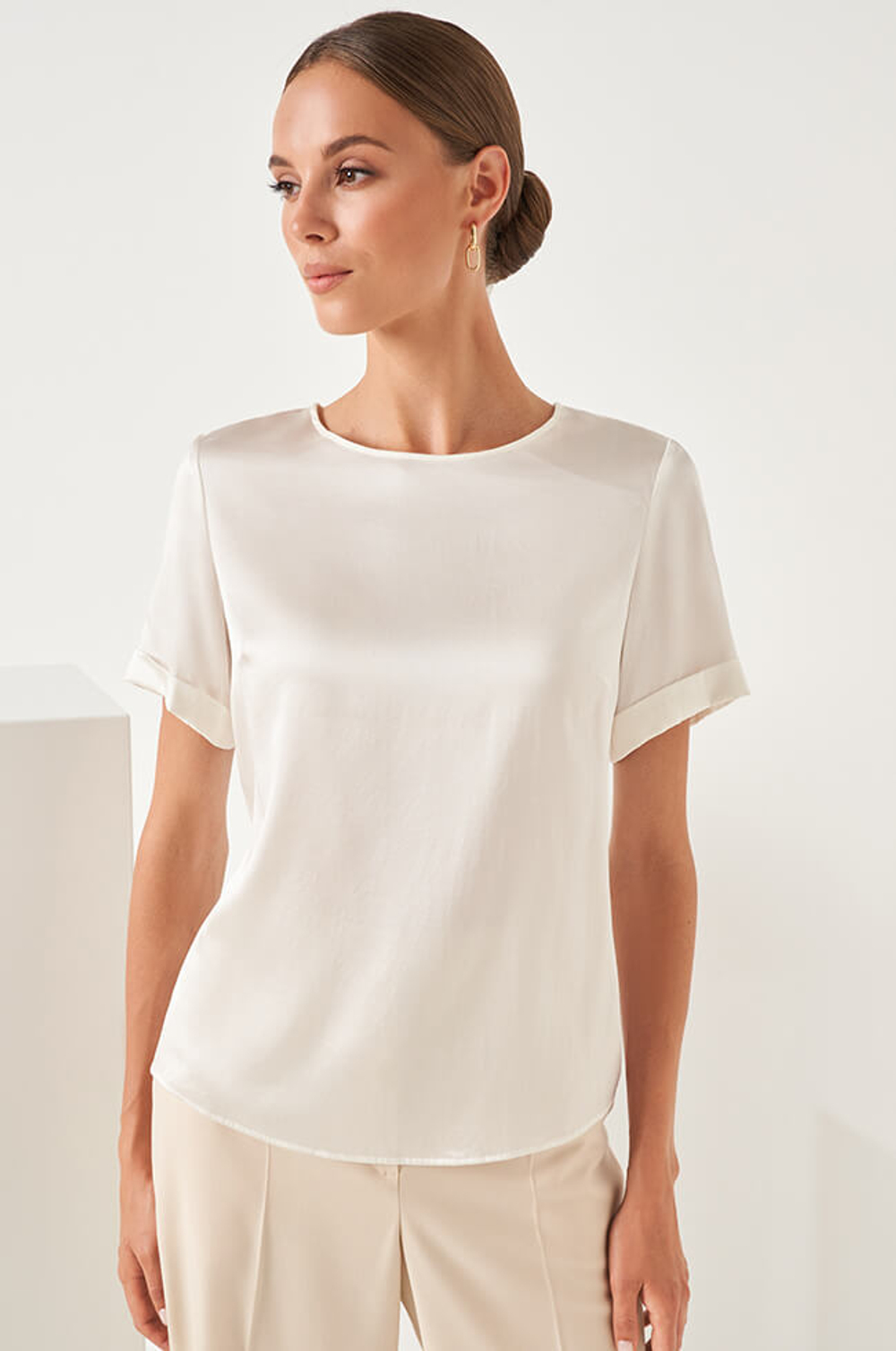 22876 Блузка женская (молочный)