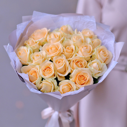 Нежный букет 21 персиковая роза "Прекрасная Леди"