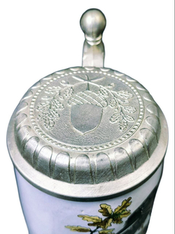 Кружка пивная "Ястреб - тетеревятник со снегирем" Германия