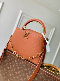 Louis Vuitton Capucines MM