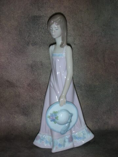 Статуэтка. Фарфор. Девушка Сара. Lladro. Испания