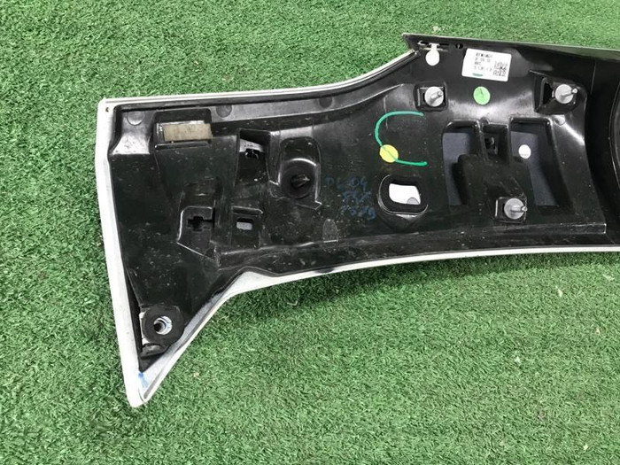 Спойлер крышки багажника Maserati Levante (2016-2020)