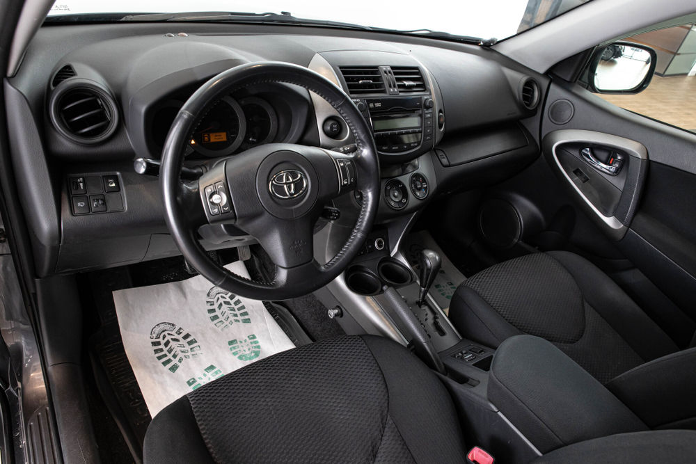 Toyota RAV4, 2011 год