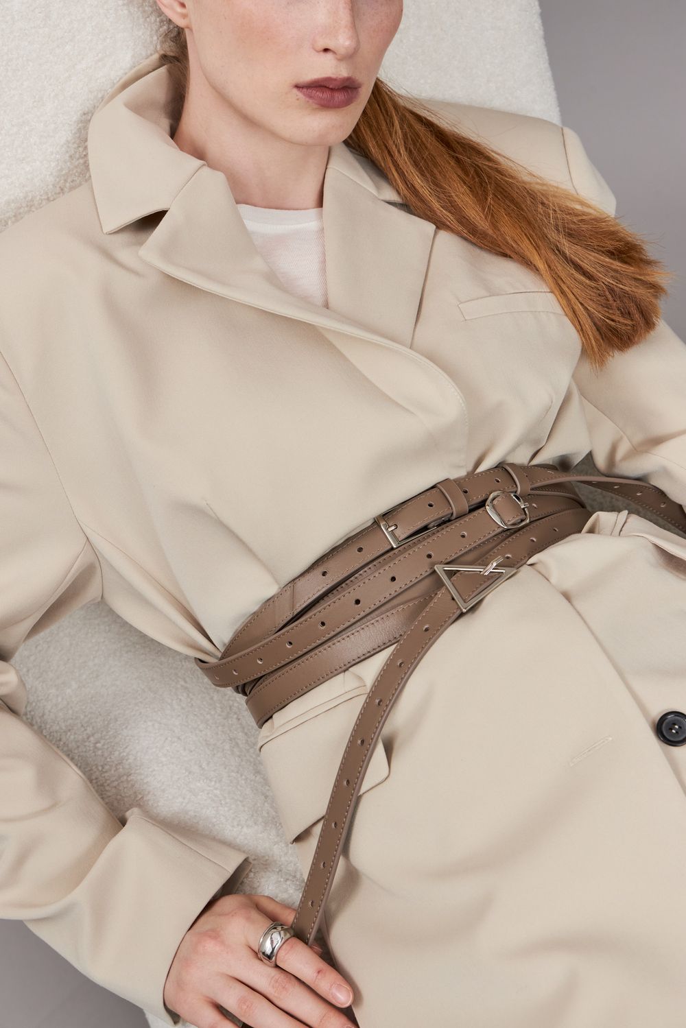 БАЗОВЫЙ ТОНКИЙ РЕМЕНЬ С МЯТОЙ ПРЯЖКОЙ TAUPE