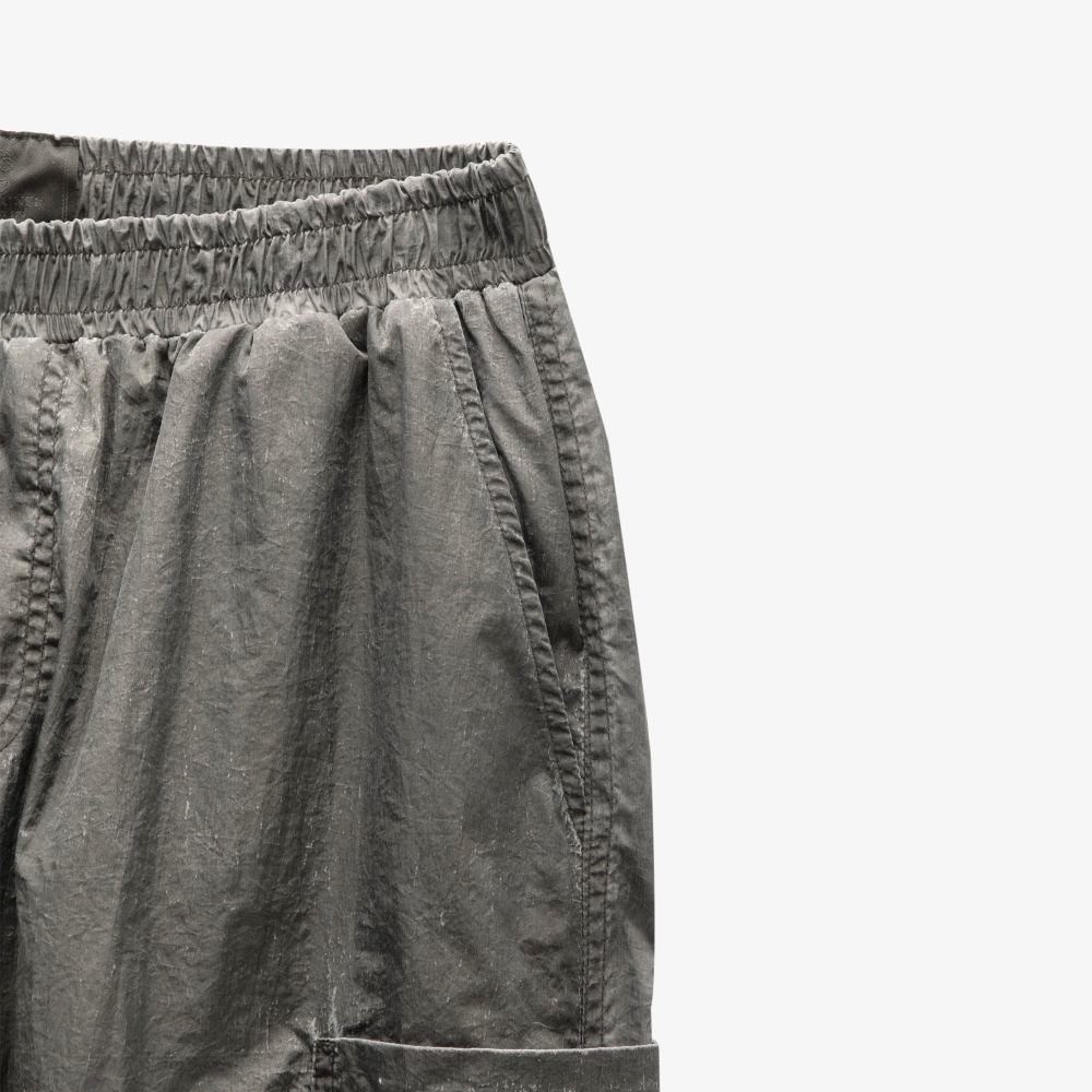 NLN_GMD_PNTS Metal Effect Grey