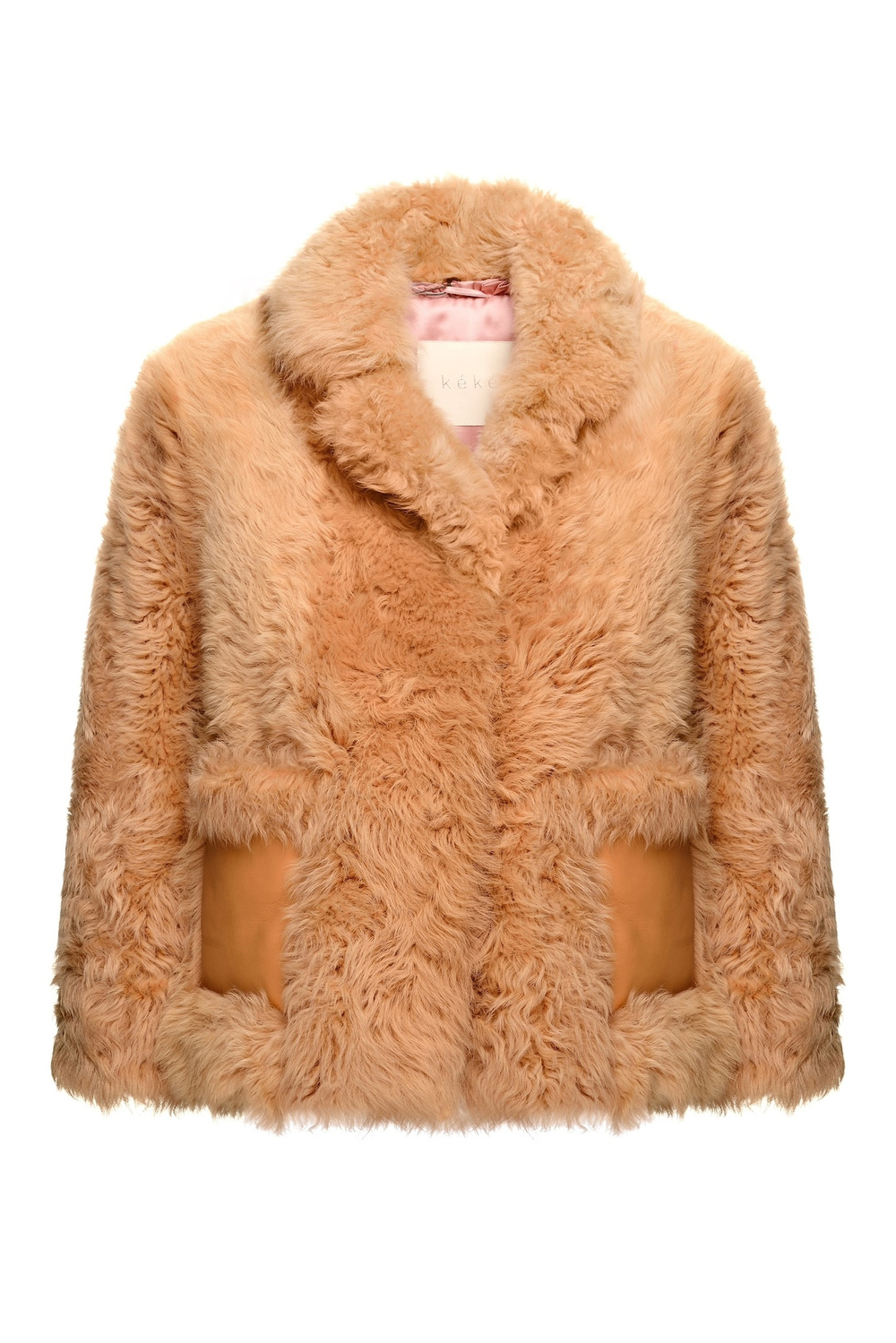 Бежевая шуба с накладными карманами