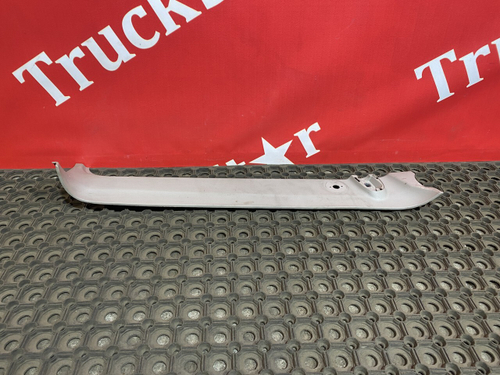 Накладка стойки правой 2018г.