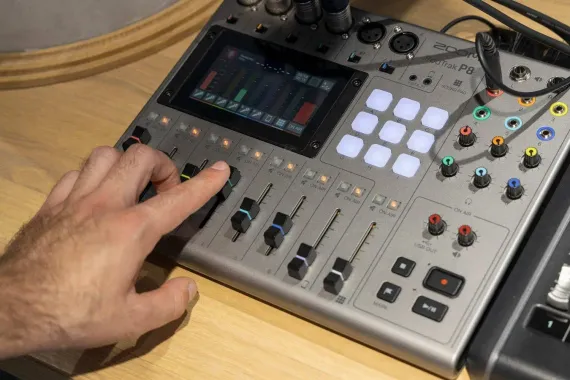 Zoom P8