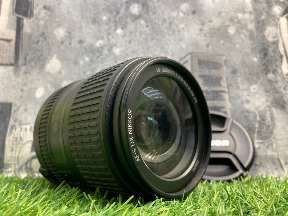 Nikon 18-300mm 3.5-5.6G ED AF-S VR DX