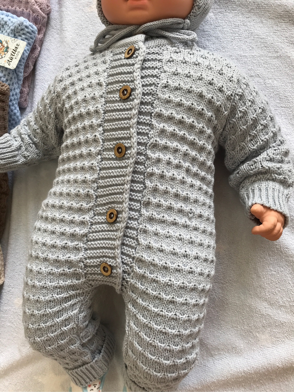 Комплект на выписку вязаный "АйШах" с шапкой и комбинезоном р.24 (Цвет: Черный, Размер: 80)