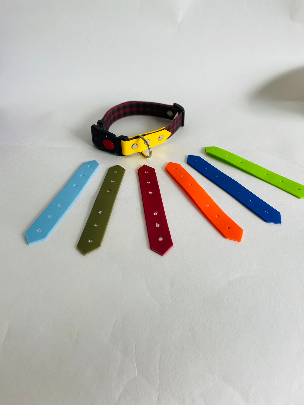 Ошейник для собак из биотана , 25 мм , 35-55 см . Клетка и салатовый