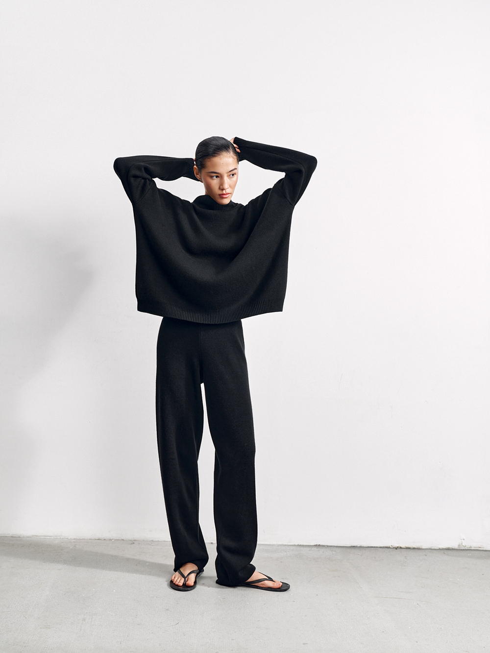 Свитер WEEKEND, чёрный