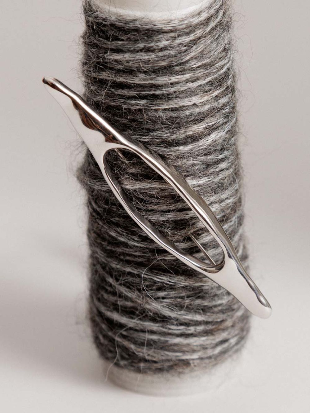 Брошь Челнок