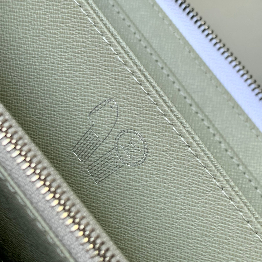 Louis Vuitton Zippy Wallet