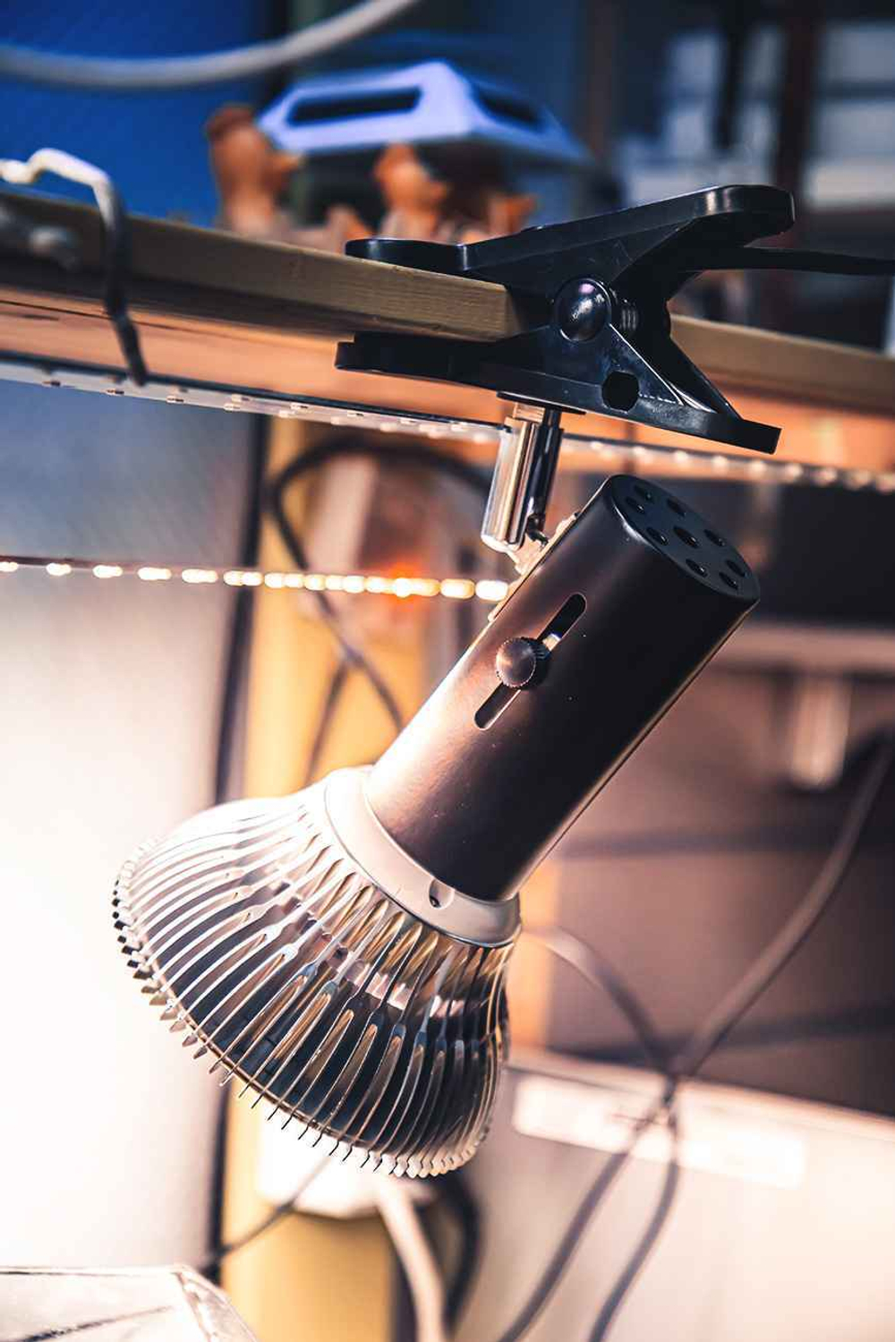 Патрон-прищепка EcoLight E27 с выключателем