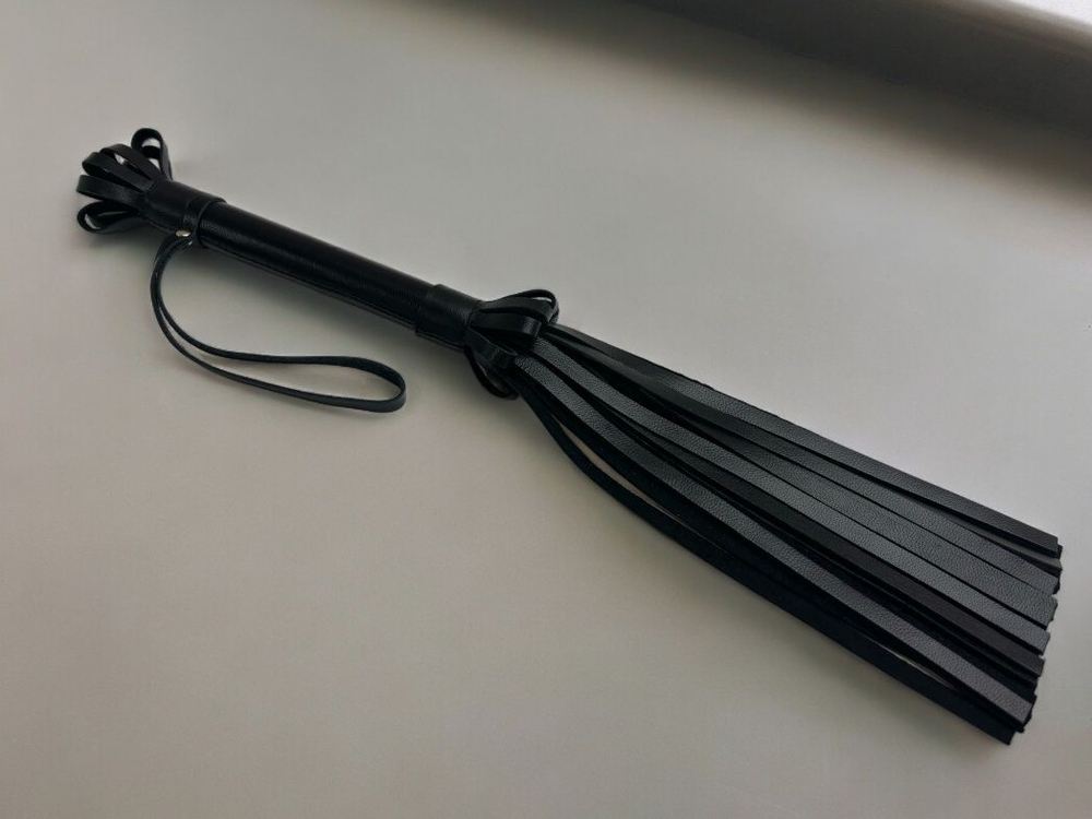 Черная кожаная плеть King Arsenal - 44 см. (Цвет: черный)