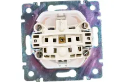 Розетка Legrand Valena с заземлением с крышкой и шторкой IP44 белый 25705