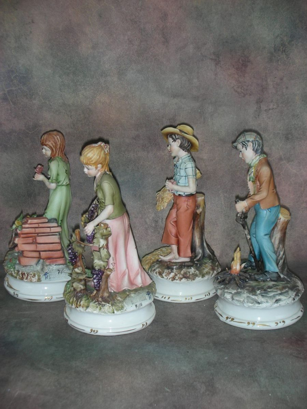 Статуэтка. Фарфор. Времена года. Capodimonte. Италия