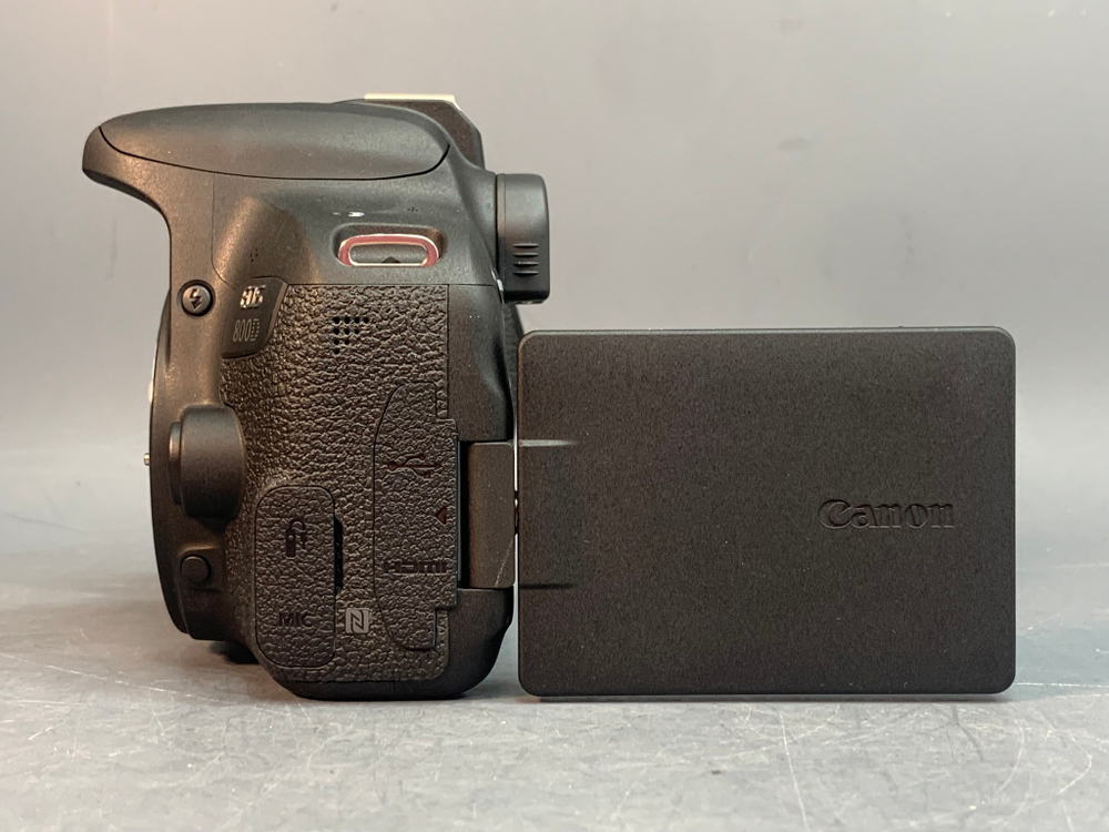Canon 800D Kit 18-55mm IS STM 625 кадров