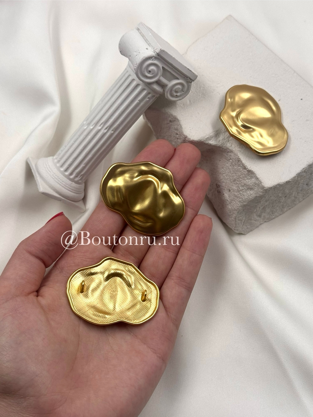 Пуговицы неровной формы (ракушка) с мятым эффектом в матовом золоте