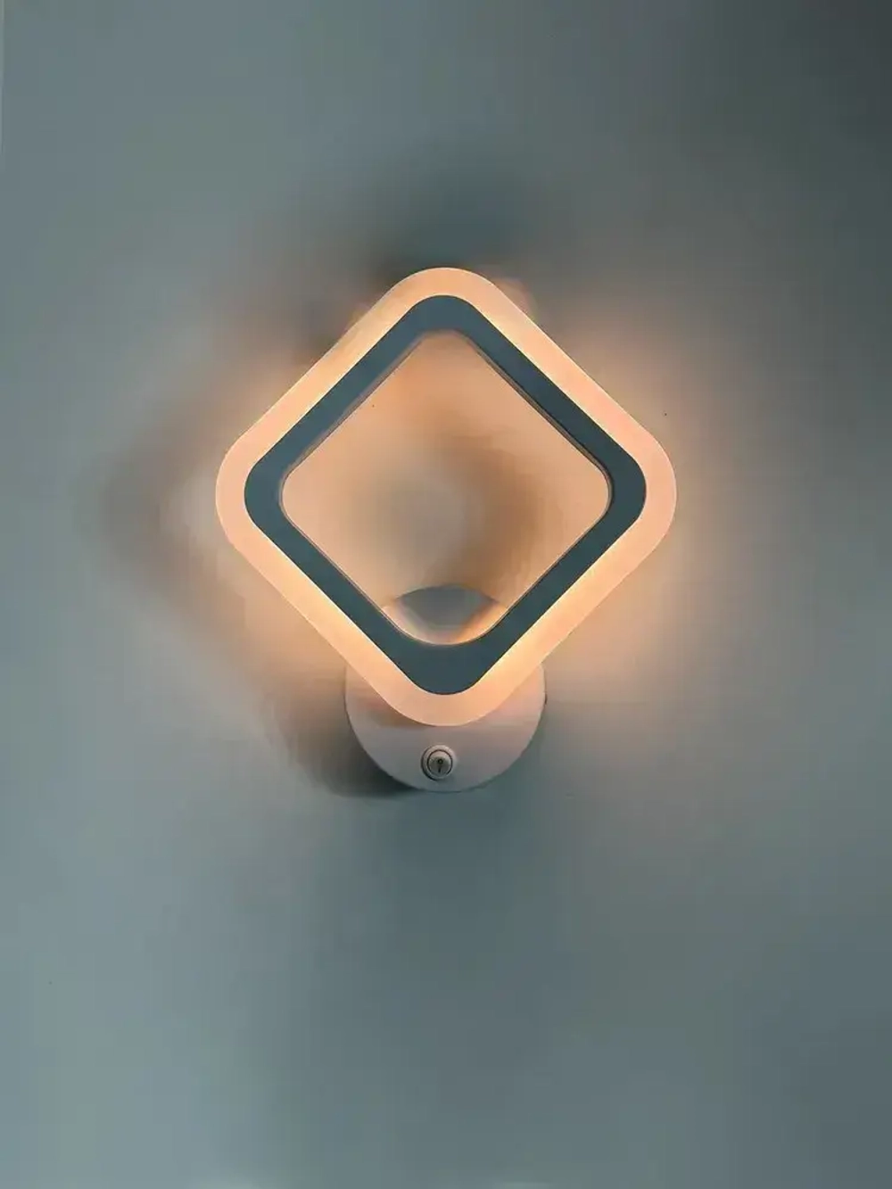 Бра с кнопкой, настенный светодиодный светильник белый, ромб, квадрат 8822/1 WH, 16 ВТ, комнатное освещение 5 кв. м. 1801