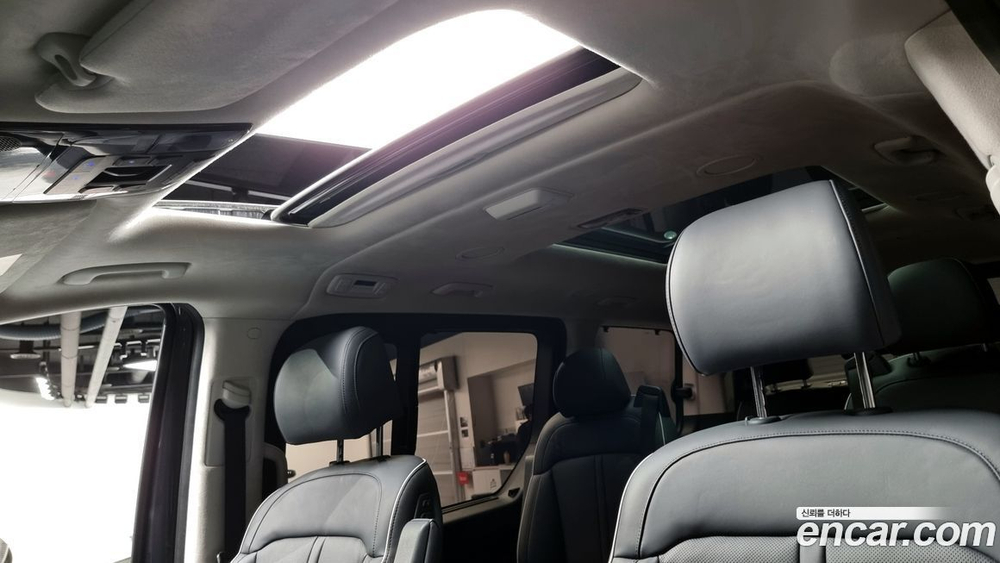 Hyundai Staria 4WD Lounge 9-и местный (11.2021)