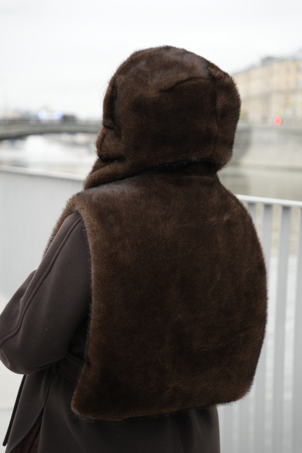 Меховой манишон 2в1 шоколад