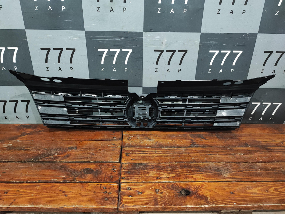 Решетка радиатора Volkswagen Tiguan 2 16-20 Б/У Оригинал 5NA853653