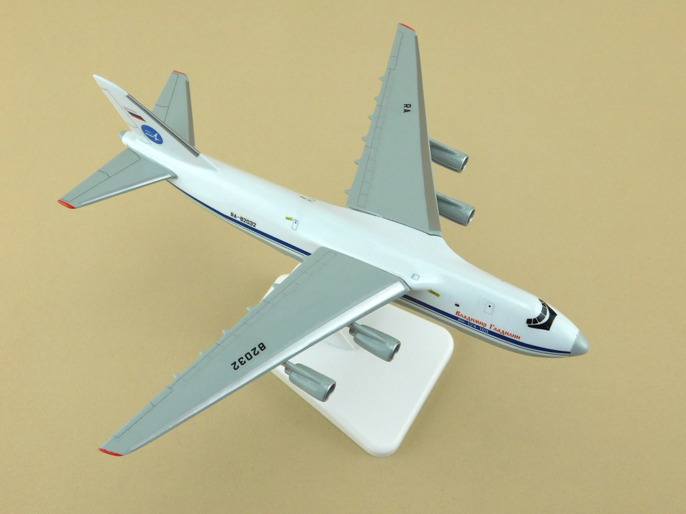 Модель самолета Ан-124-100 (М1:400, ВВС России, RF-82032, Владимир Гладилин)