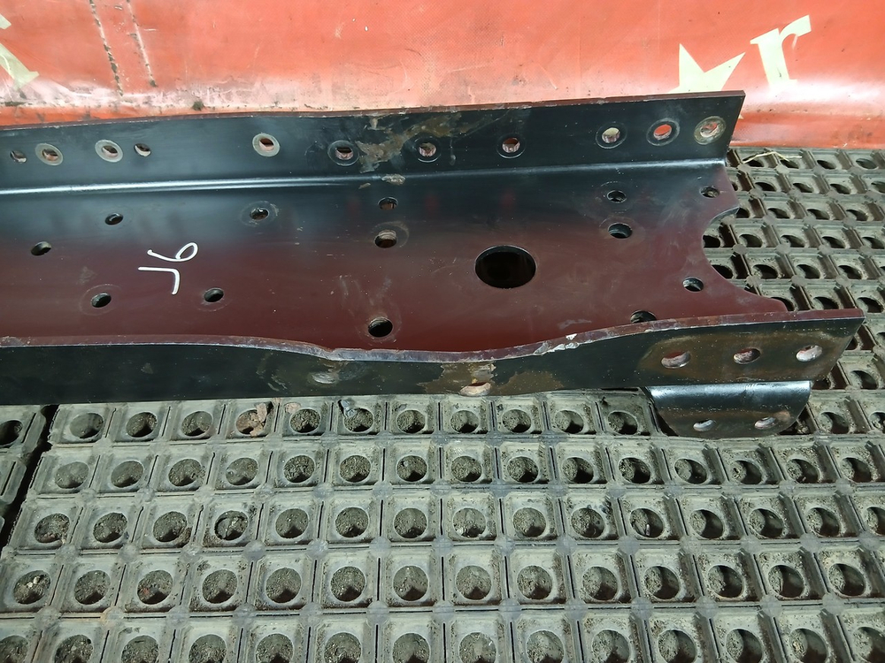 Ребро жесткости рамы левое