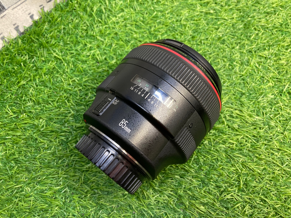 Canon EF 85mm 1.2L II USM
