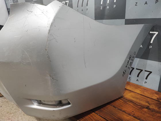 Бампер задний Toyota Corolla E180 5215902A20