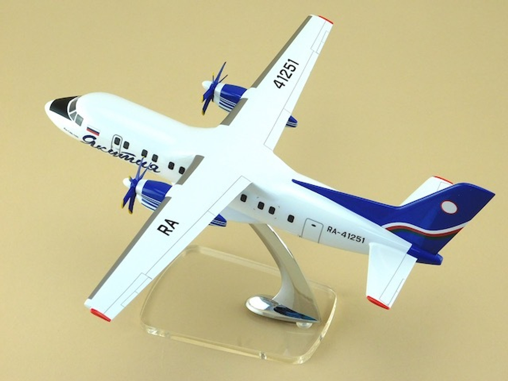 Модель самолета Ан-140-100 (М1:72, Якутия)