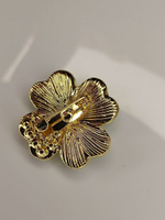 Брошка"Четырехлистный клевер".  Символ удачи. Оберег от сглаза. Цвет золото. Салатовый
