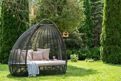 Уличные кровати