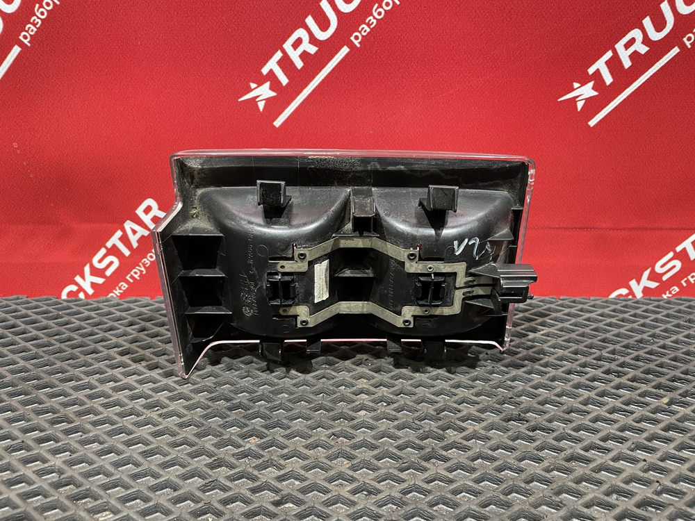 Плафон внутреннего освещения правый