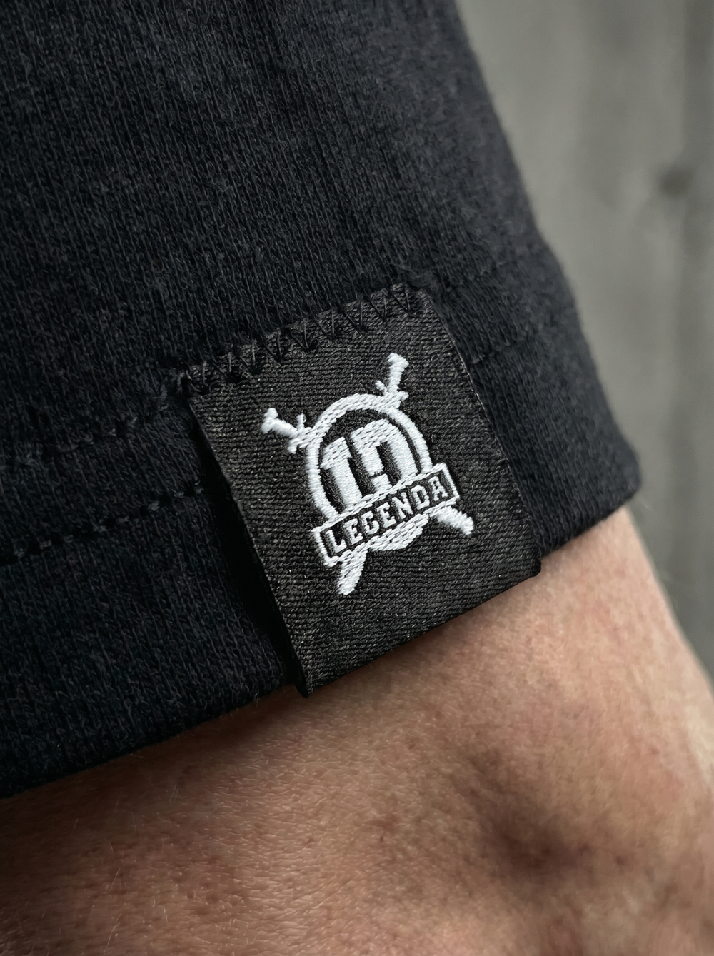 Футболка оверсайз хлопковая черная LEGENDA Русич красный