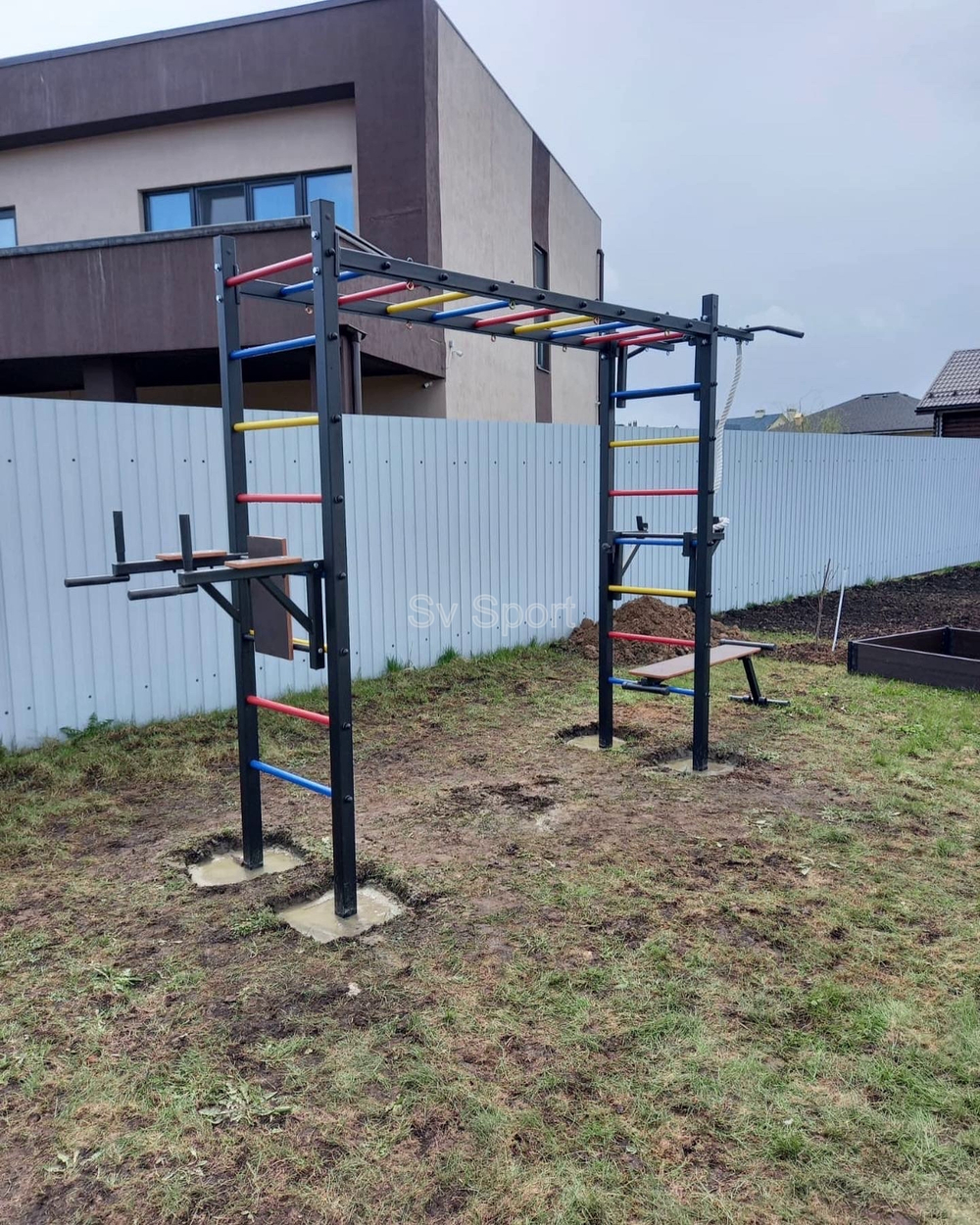 Монтаж уличной шведской стенки Sv Sport Рукоход (4 вертикальных столба)