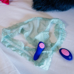 Клиторальный вибратор 8,7см в трусики с пультом ДУ Romp Party Wearable Panty Vibrator RPTY1SG4