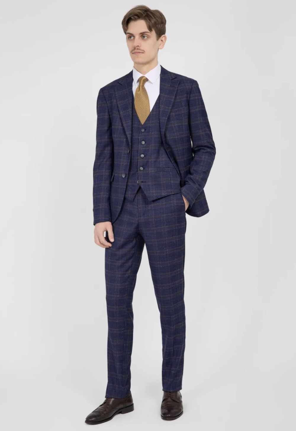 Мужской костюм тройка в клетку (синий) А49