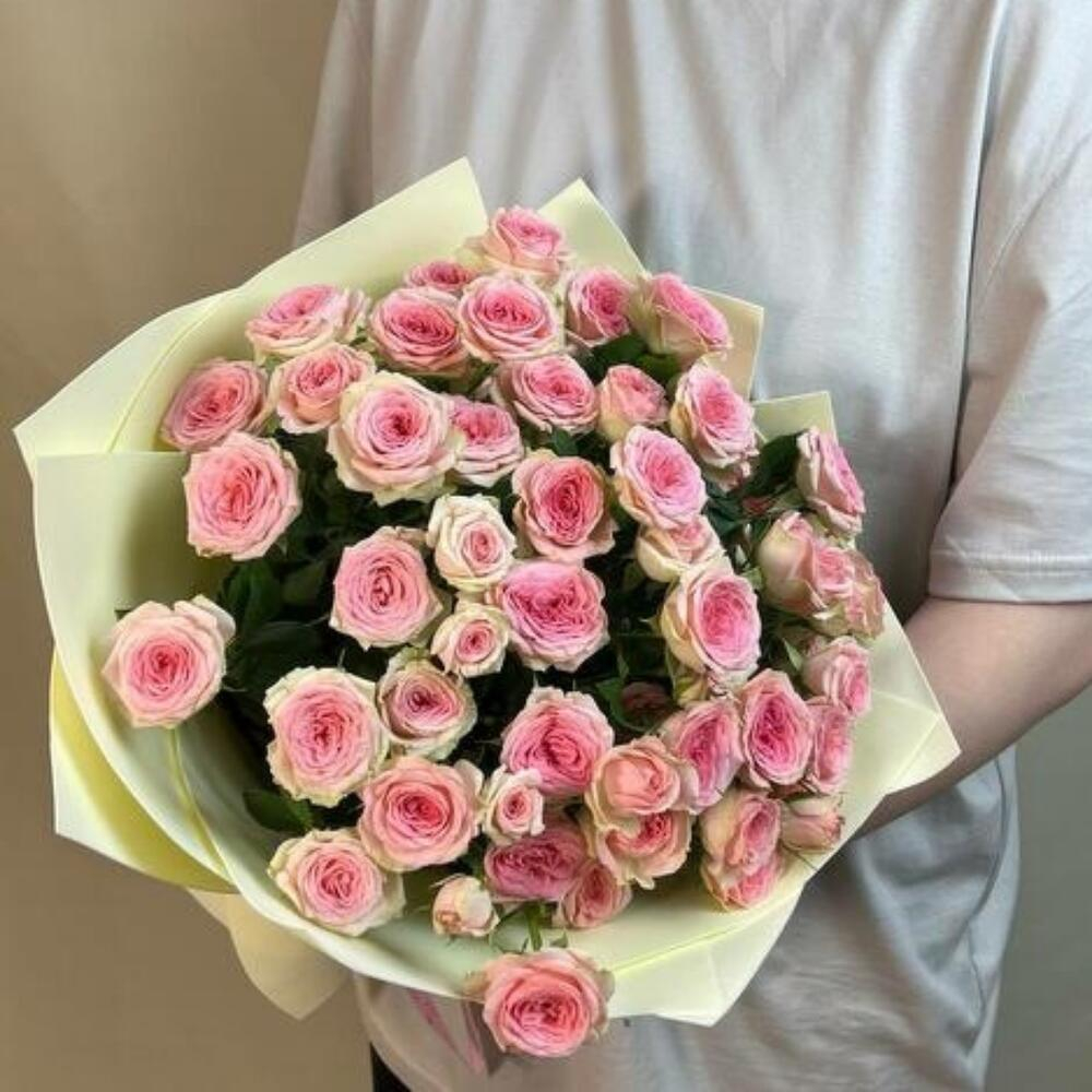 Розовый Букет из нежных розовых кустовых пионовидных роз в упаковке