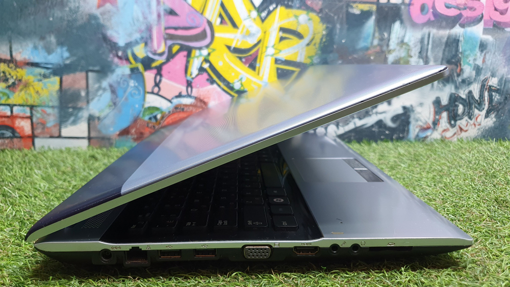 Ноутбук Samsung i5/4Gb/GT 520M 1Gb