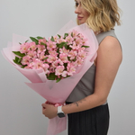 Маленький букет с альстромерией