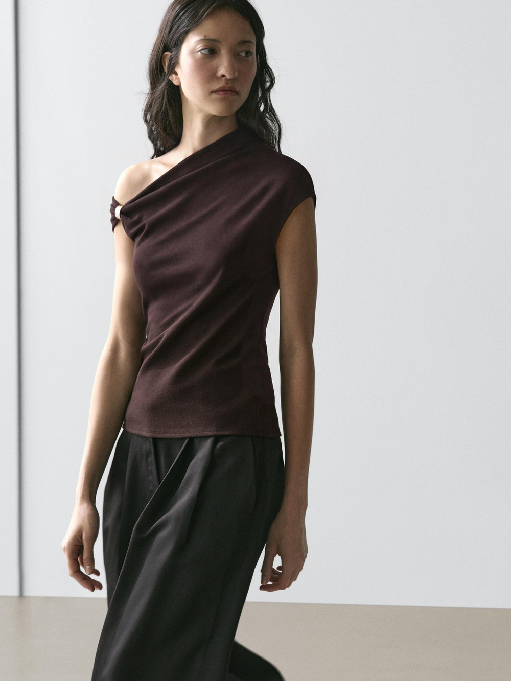 Massimo Dutti Топ асимметричного кроя с деталью «Брошь», коричневый