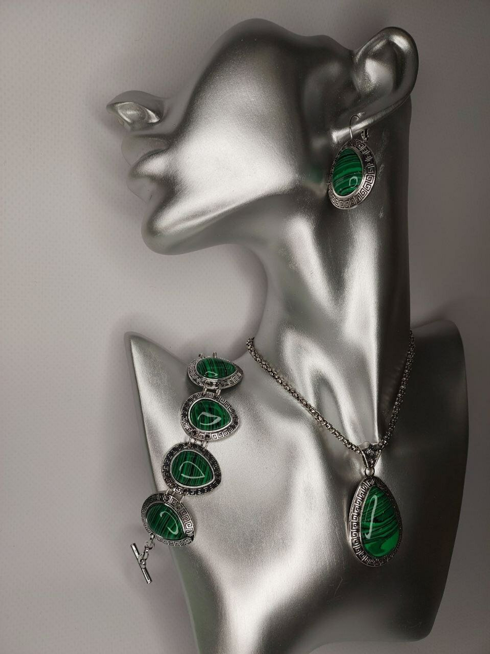 Комплект бижутерии. Подвеска, серьги, браслет с малахитовыми вставками "Малахит" Форма "Капля""