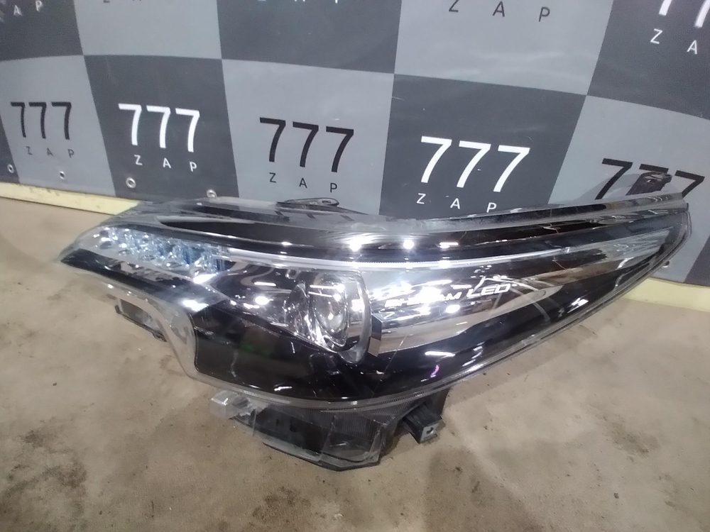 Фара левая LED Toyota Fortuner 2 15-20 Б/У Оригинал 811500KB90
