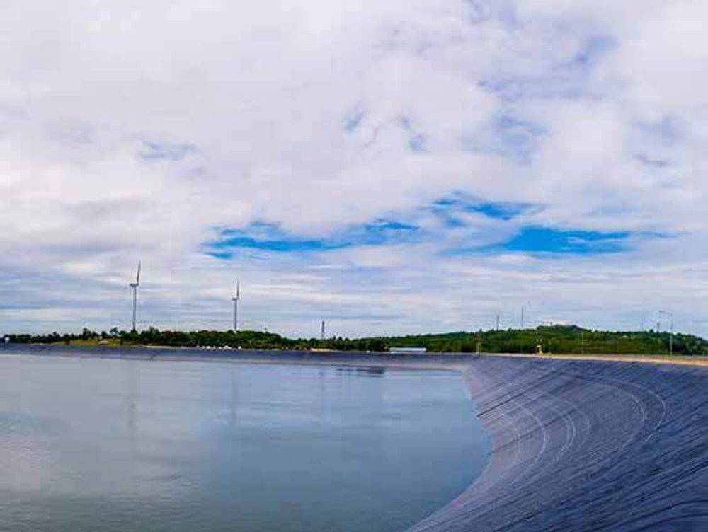 Армированная композитная геомембрана RCPE (АКПЭ) | HIPPOProtec